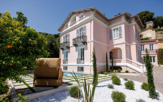 Beaulieu-sur-Mer | Prestigious Sea Front Villa with Pool