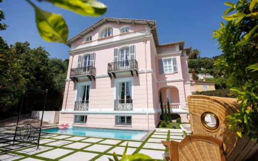 Beaulieu-sur-Mer | Prestigious Sea Front Villa with Pool