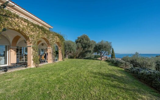 Mediterranean Villa with Panoramic View in Menton