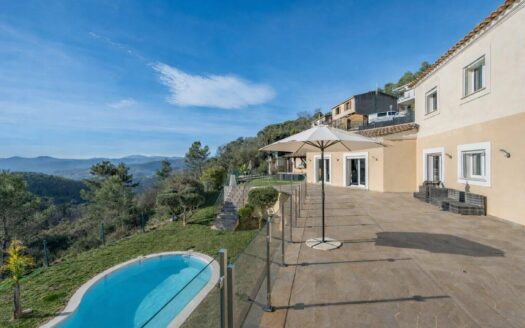 EZE : Villa for sale