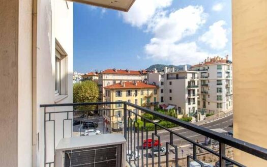 Nice Le Port – 3-Room Apartment with Terrace & City Views