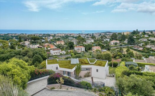 Modern Villa with Panoramic Sea Views in Private Domain in Antibes