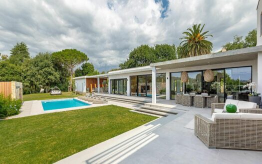 Contemporary 5 Bedrooms Villa in Biot
