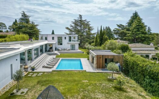 Contemporary 5 Bedrooms Villa in Biot