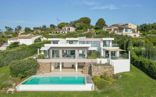 Modern Villa with Panoramic Sea Views in Private Domain in Antibes
