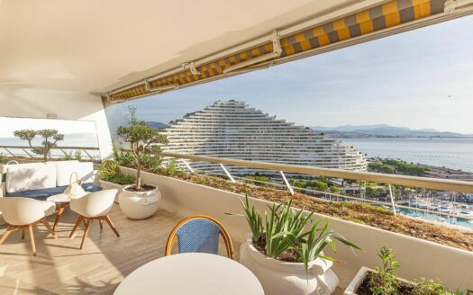 Two bedroom sea view apartment in Marina Baie des Anges