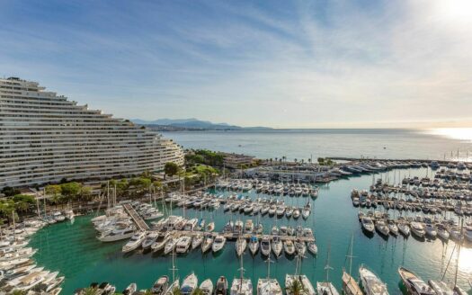 Two bedroom sea view apartment in Marina Baie des Anges