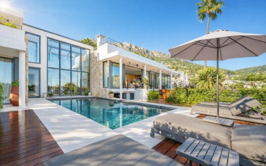 Luxury Villa with Pool and Panoramic Views in Eze