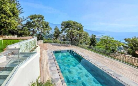 Luxury Contemporary Villa with Sea Views