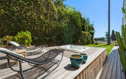 Elegant semi detached – Sea View, Flat Garden & Walking Distance to the Beach