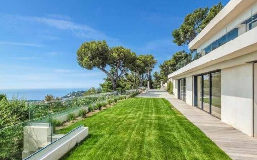 Luxury Contemporary Villa with Sea Views