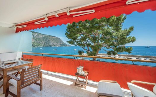 Seaside Escape: Luxury Apartment in Bord de Mer, Èze