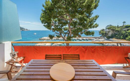 Seaside Escape: Luxury Apartment in Bord de Mer, Èze