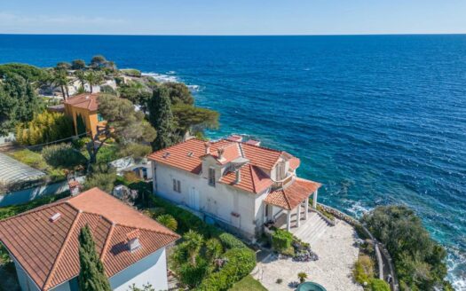 Water font property in Cap d’ail