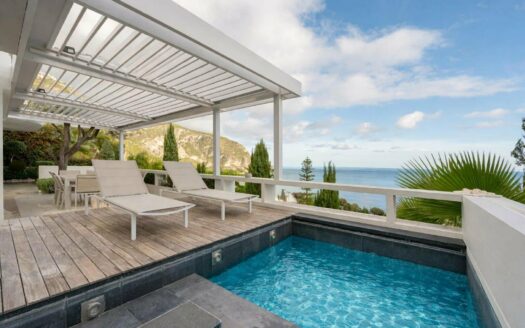 Contemporary villa with sea view