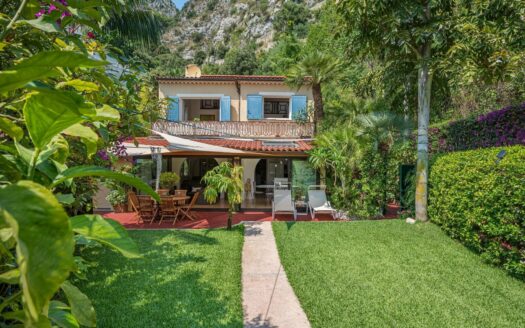 Villa for sale in Èze Bord de Mer