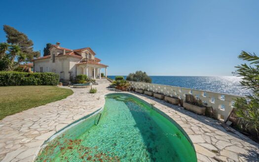 Water font property in Cap d’ail