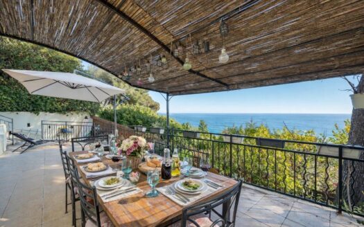 Eze : Semi detached house for sale
