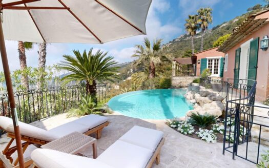 Elegant Provençal 5-Bedroom Villa with Sea View & Private Pool in Èze