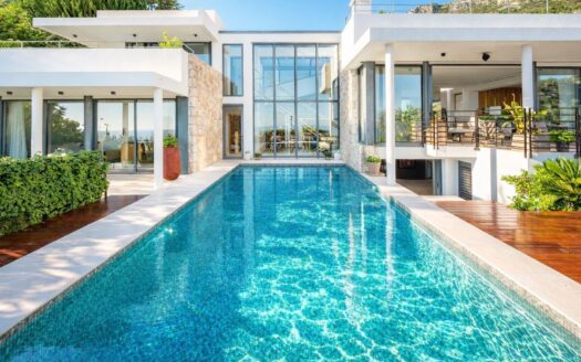 Luxury Villa with Pool and Panoramic Views in Eze