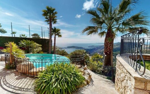 Elegant Provençal 5-Bedroom Villa with Sea View & Private Pool in Èze