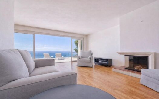 Seaside Elegance: Luxury Living in Bord de Mer, Èze