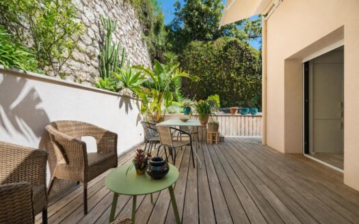 Elegant semi detached – Sea View, Flat Garden & Walking Distance to the Beach