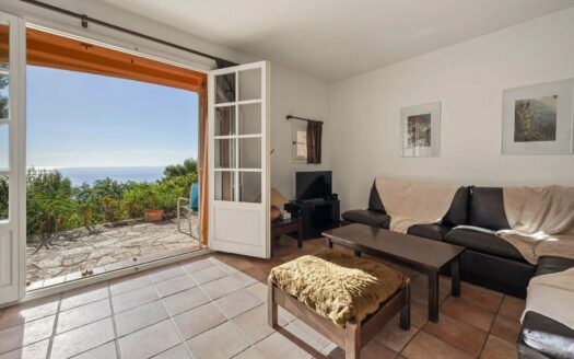 Charming 3-Room House with Breathtaking Sea Views