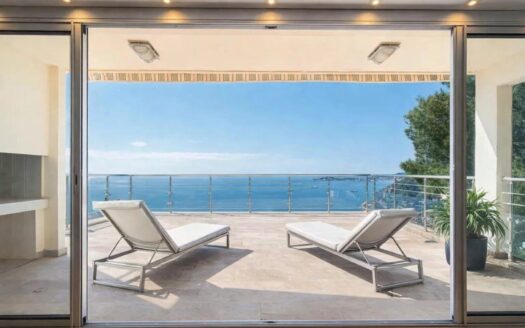 Seaside Elegance: Luxury Living in Bord de Mer, Èze