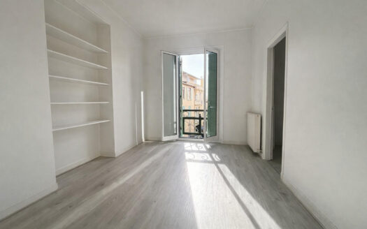 Spacious Top-Floor 5-Room Apartment – Menton