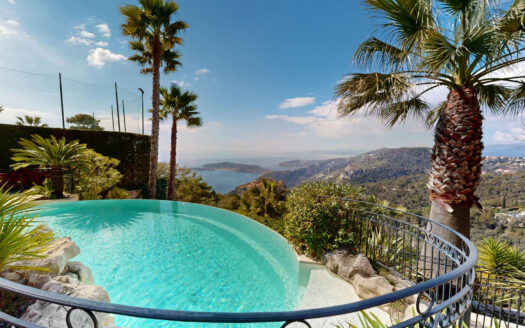 Elegant Provençal 5-Bedroom Villa with Sea View & Private Pool in Èze