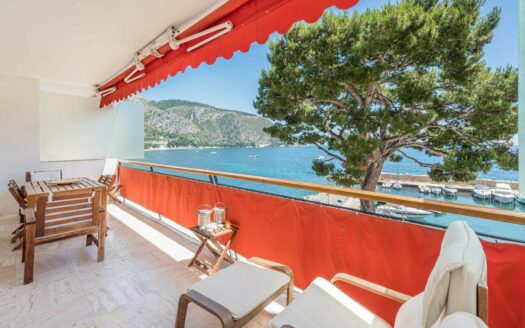 Seaside Escape: Luxury Apartment in Bord de Mer, Èze