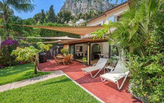 Villa for sale in Èze Bord de Mer