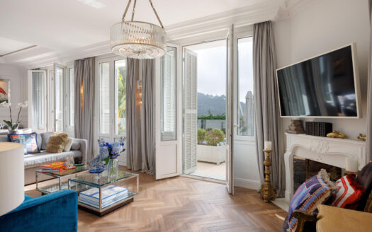 Luxury Sea View Villa for Rent in Èze | Panoramic View & Pool