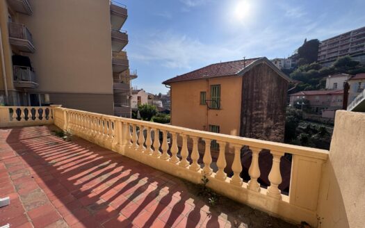 MENTON | LARGE 3 ROOM APARTMENT NEAR CENTER