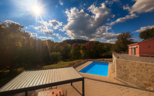 Châteauvert – Architect’s Villa with Private Beaches