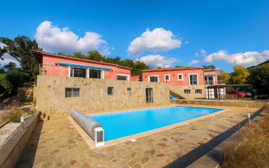 Châteauvert – Architect’s Villa with Private Beaches