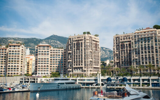SUPERB 4 BEDROOM FLAT – FONTVIEILLE AREA – SEA VIEW