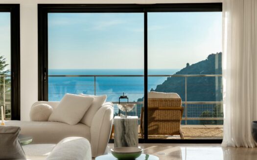 Incredible villa Eez sea view in private domain