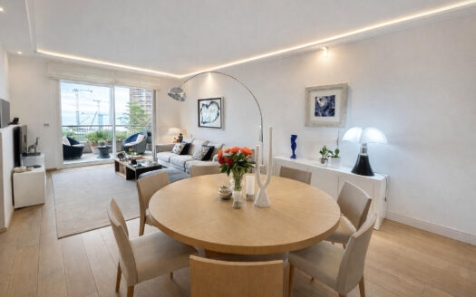Trocadéro – Spacious renovated 2/3-room apartment with sea view