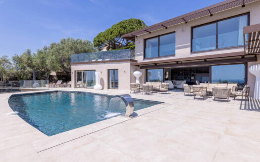 MOUGINS | VILLA | +5 PIECES