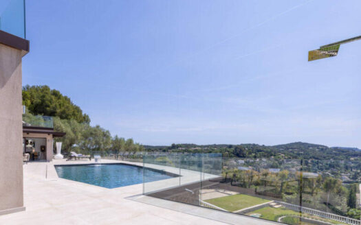 MOUGINS | VILLA | +5 PIECES