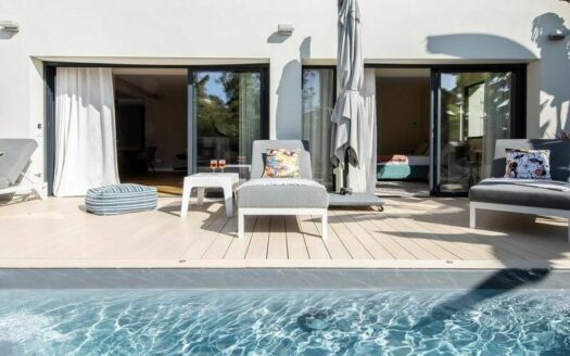 Luxury Seaside Villa in Eze-sur-Mer, 5-Bedroom Retreat Steps from the Beach