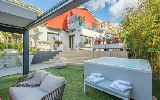 Luxury Seaside Villa in Eze-sur-Mer, 5-Bedroom Retreat Steps from the Beach