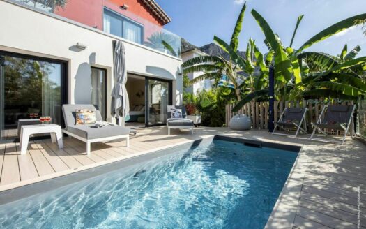 Luxury Seaside Villa in Eze-sur-Mer, 5-Bedroom Retreat Steps from the Beach